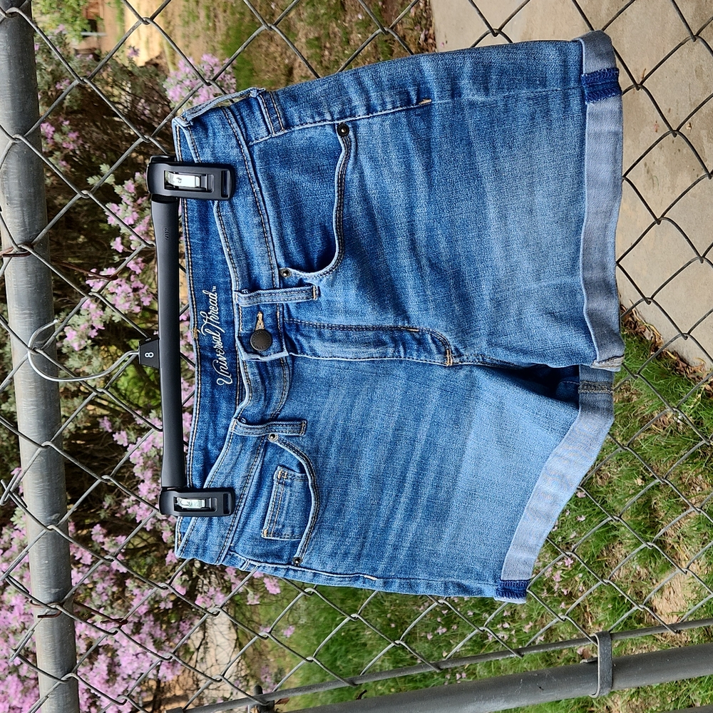 Universal Thread Highrise Jean cuffed shorts 8 or 29